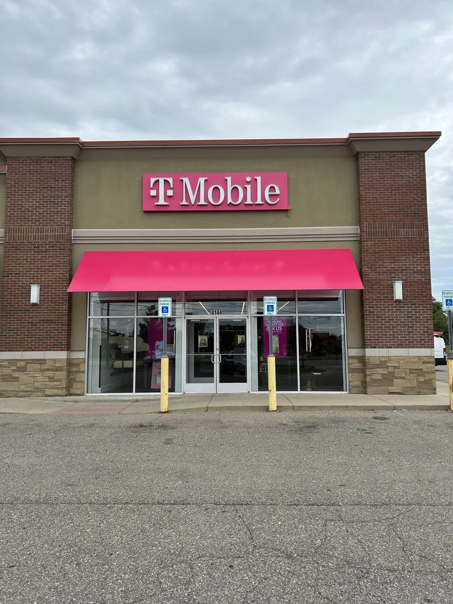 Exterior photo of T-Mobile Store at Miller Rd & Bridle Path, Flint, MI 