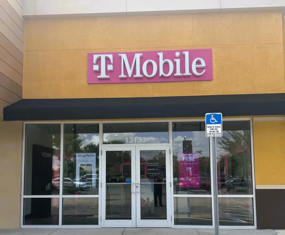  Exterior photo of T-Mobile Store at Hwy 301 & Big Bend Rd, Riverview, FL 