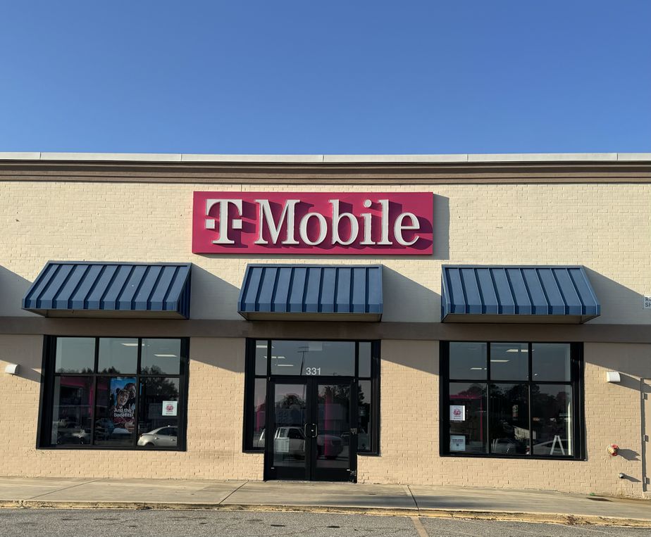 Exterior photo of T-Mobile Store at Cairo Crossing, Cairo, GA 