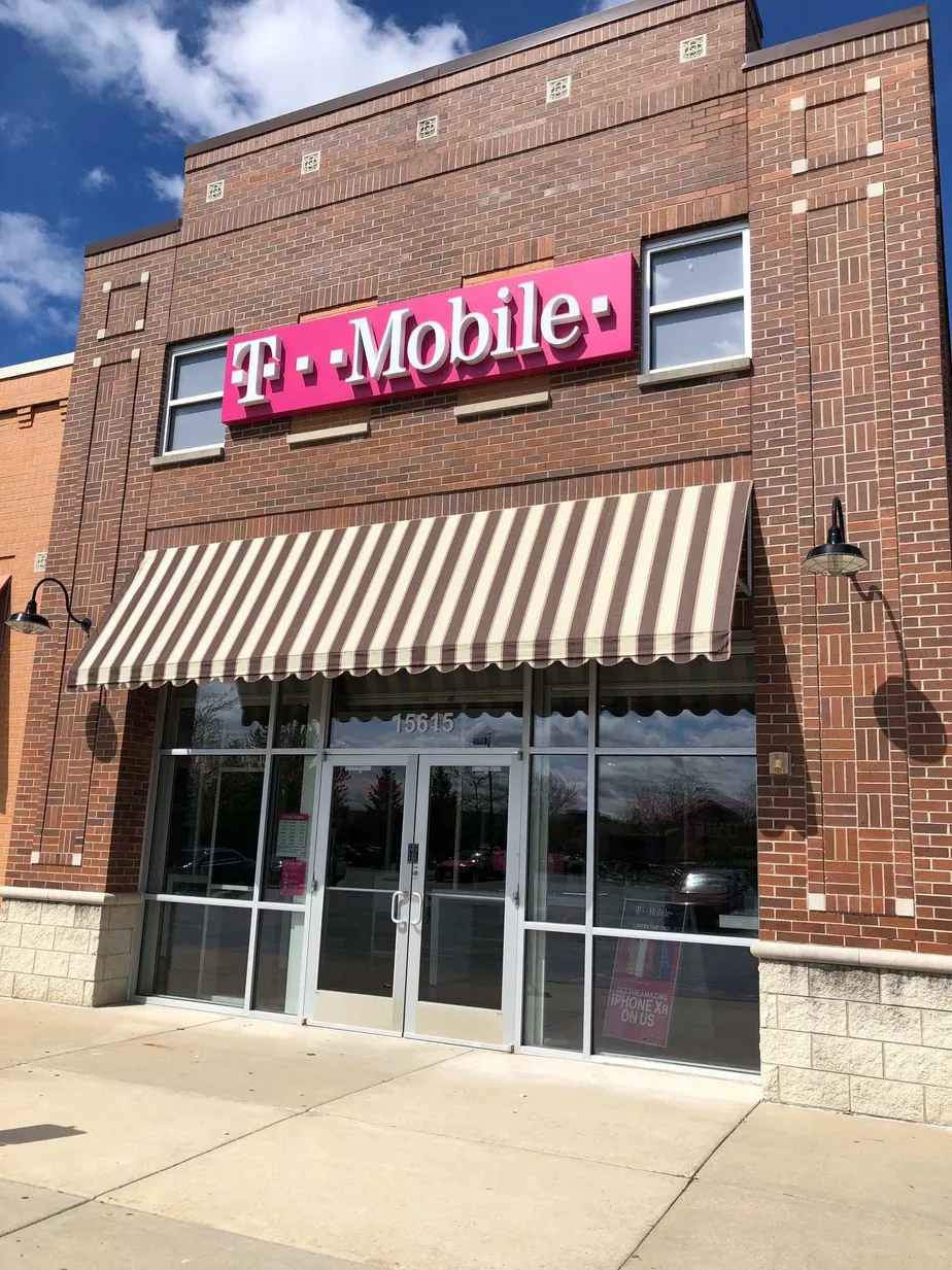 Exterior photo of T-Mobile store at Lagrange Rd & 156th, Orland Park, IL