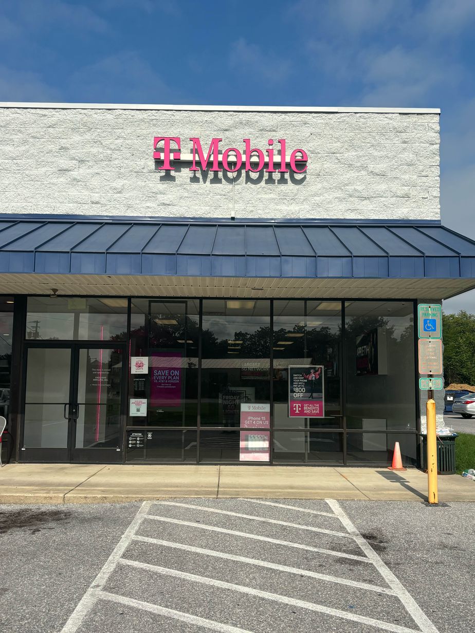  Exterior photo of T-Mobile Store at Greencastle Market Place, Greencastle, PA 