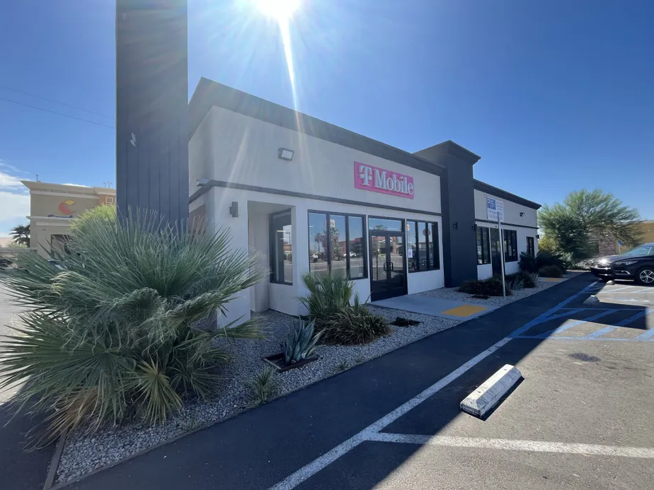 Exterior photo of T-Mobile Store at Lovekin & Donlon, Blythe, CA 