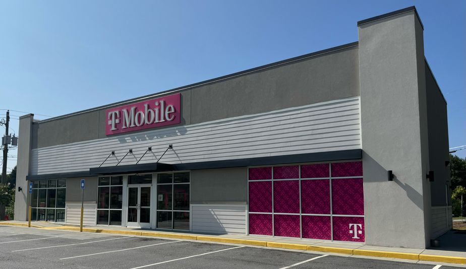 Exterior photo of T-Mobile Store at S Main St & Quillian St, Cleveland, GA