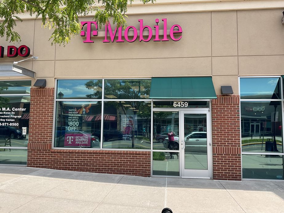 Exterior photo of T-Mobile Store at Hilltop Village Center, Alexandria, VA