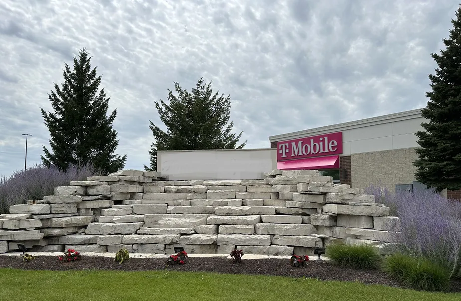 Exterior photo of T-Mobile Store at Rt 120 & Rt 43, Waukegan, IL