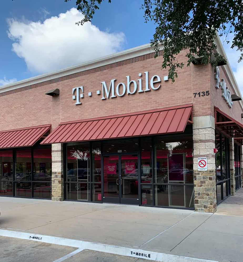 Exterior photo of T-Mobile store at Preston & Stonebrook, Frisco, TX