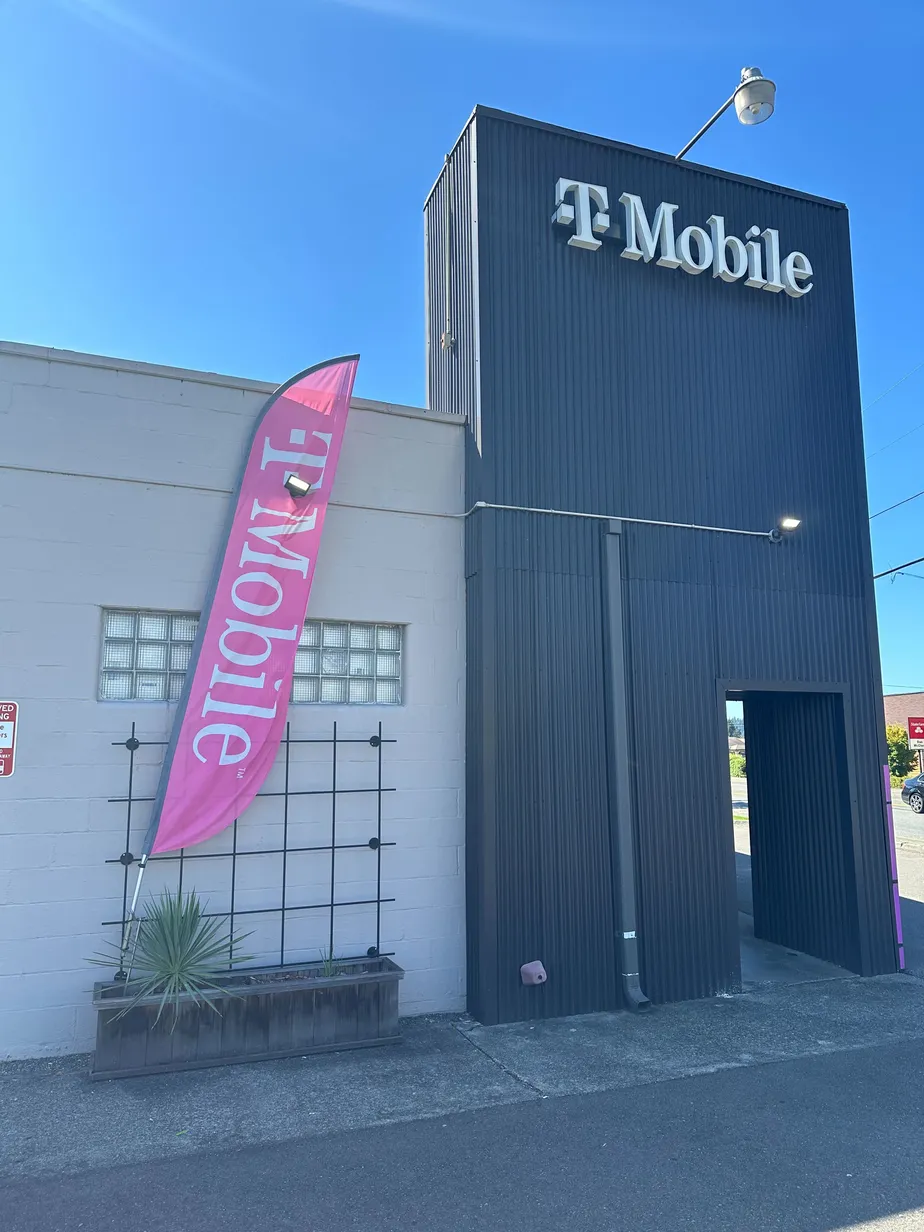  Exterior photo of T-Mobile Store at Main Street & Valley Avenue E, Sumner, WA 