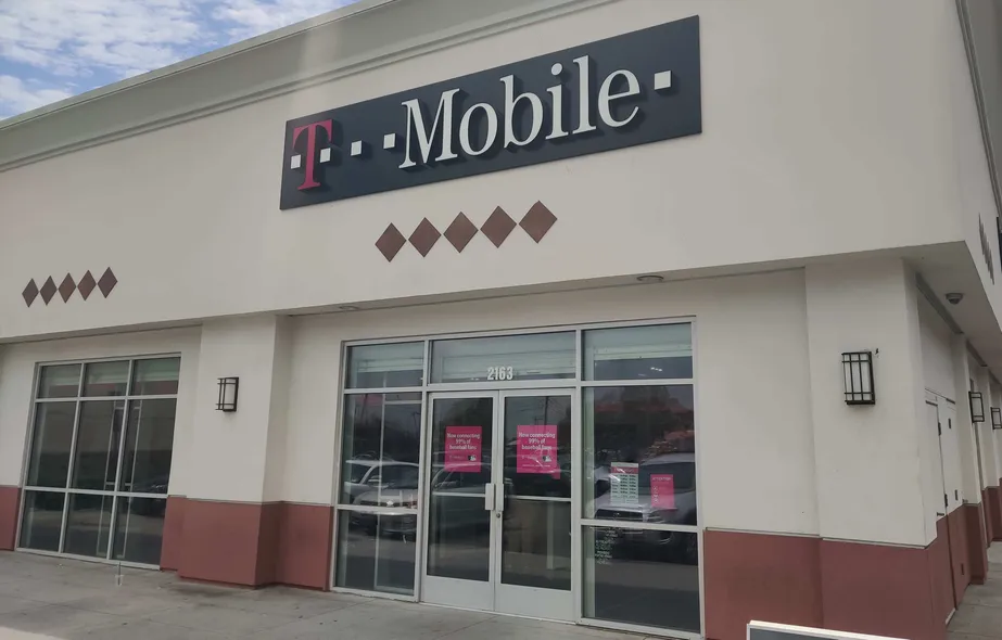 Exterior photo of T-Mobile store at Rosecrans & Central, Compton, CA