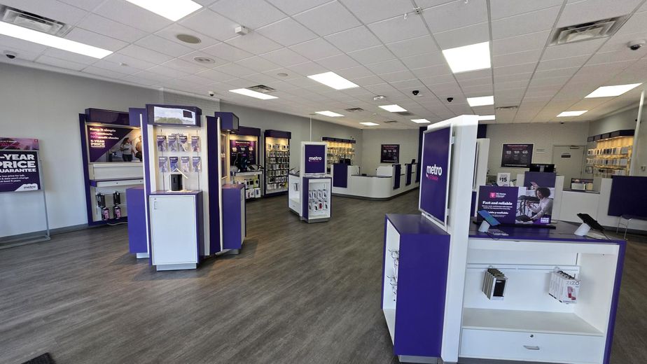 Metro by T-Mobile 818 E. Abram St - 818 E. Abram St 