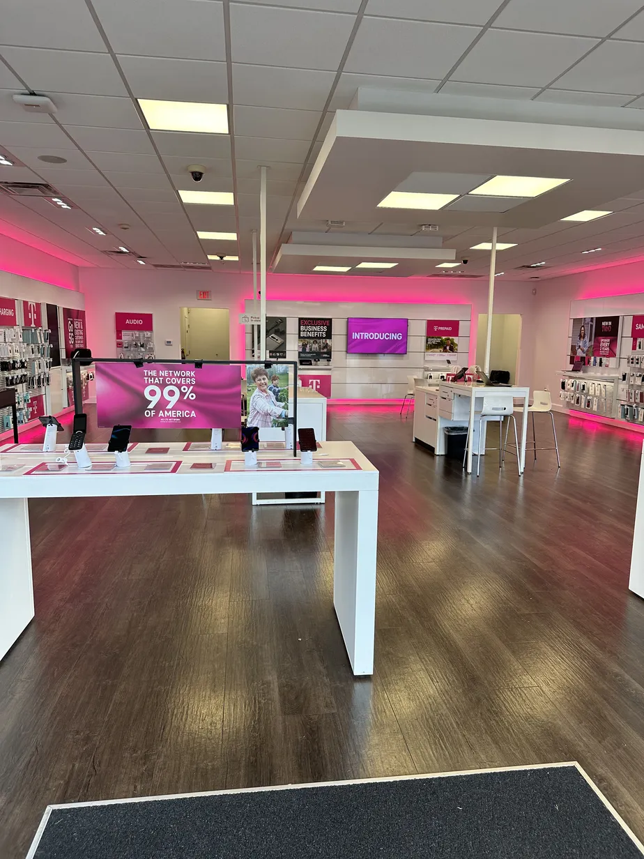 Interior photo of T-Mobile Store at Florence Cox Crk Pky & Mall Dr, Florence, AL