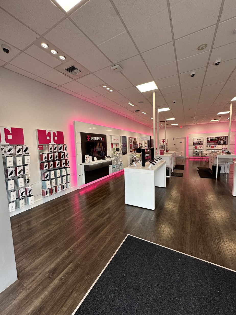 Interior photo of T-Mobile Store at 39th & Meridian South, Puyallup, WA