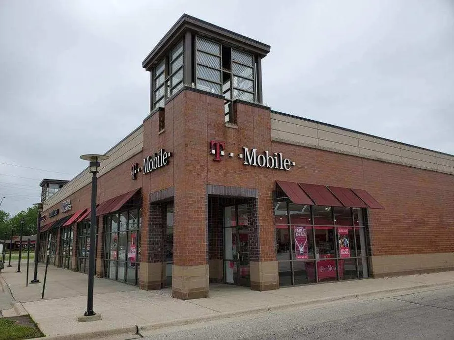 Exterior photo of T-Mobile store at Kingery Hwy & W St. Charles Rd, Elmhurst, IL