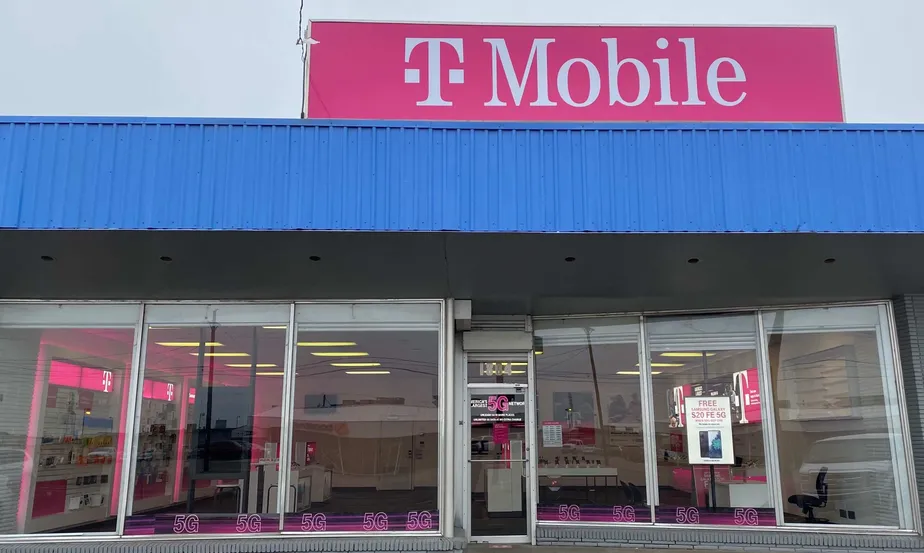 Exterior photo of T-Mobile store at E Amarillo Blvd & N Aldredge St, Amarillo, TX