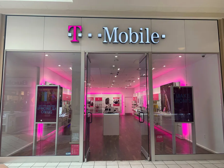 Exterior photo of T-Mobile store at Cross Creek Mall 7, Fayetteville, NC