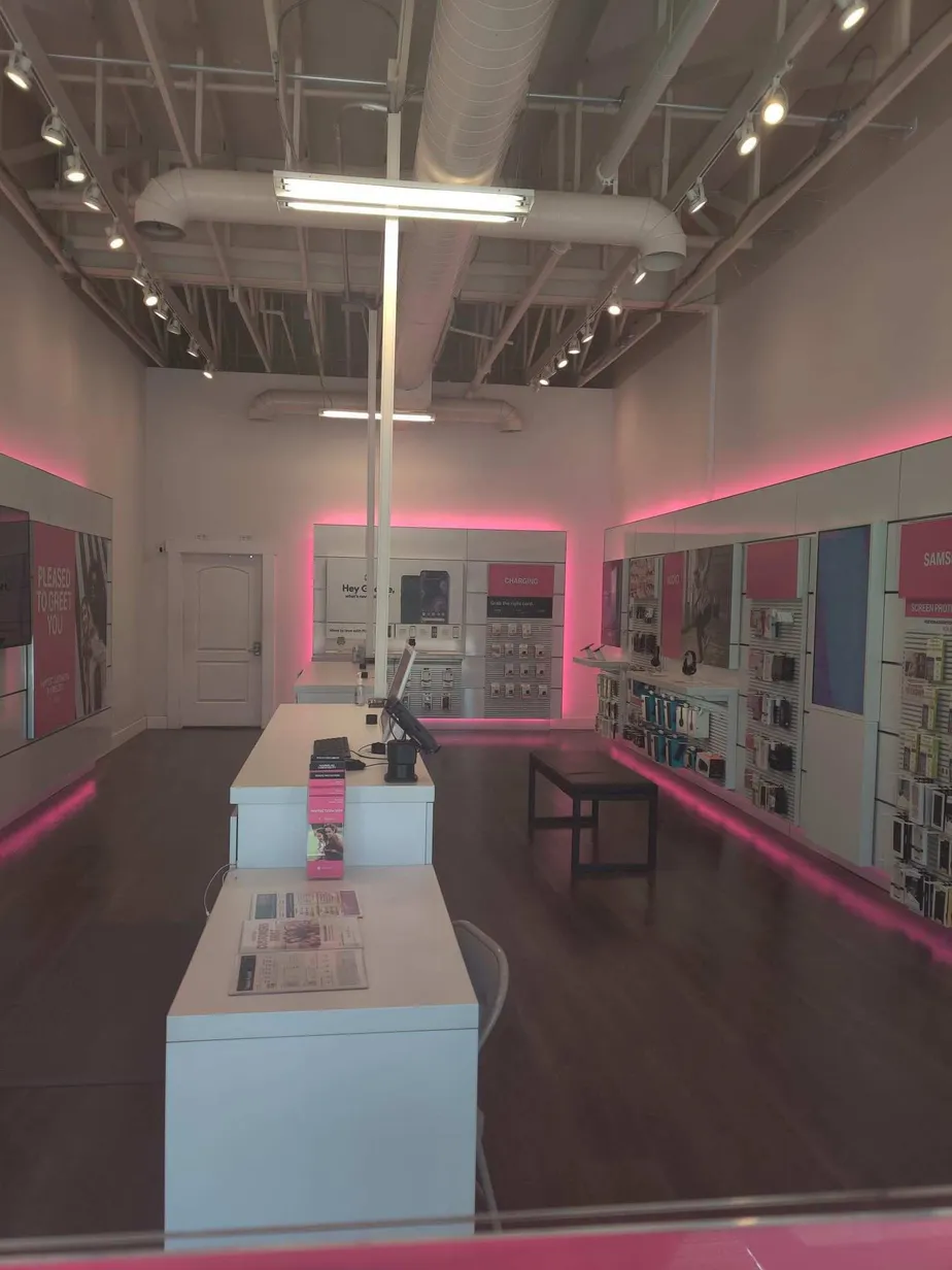 Foto del interior de la tienda T-Mobile en Main St & 1000 S, Heber City, UT