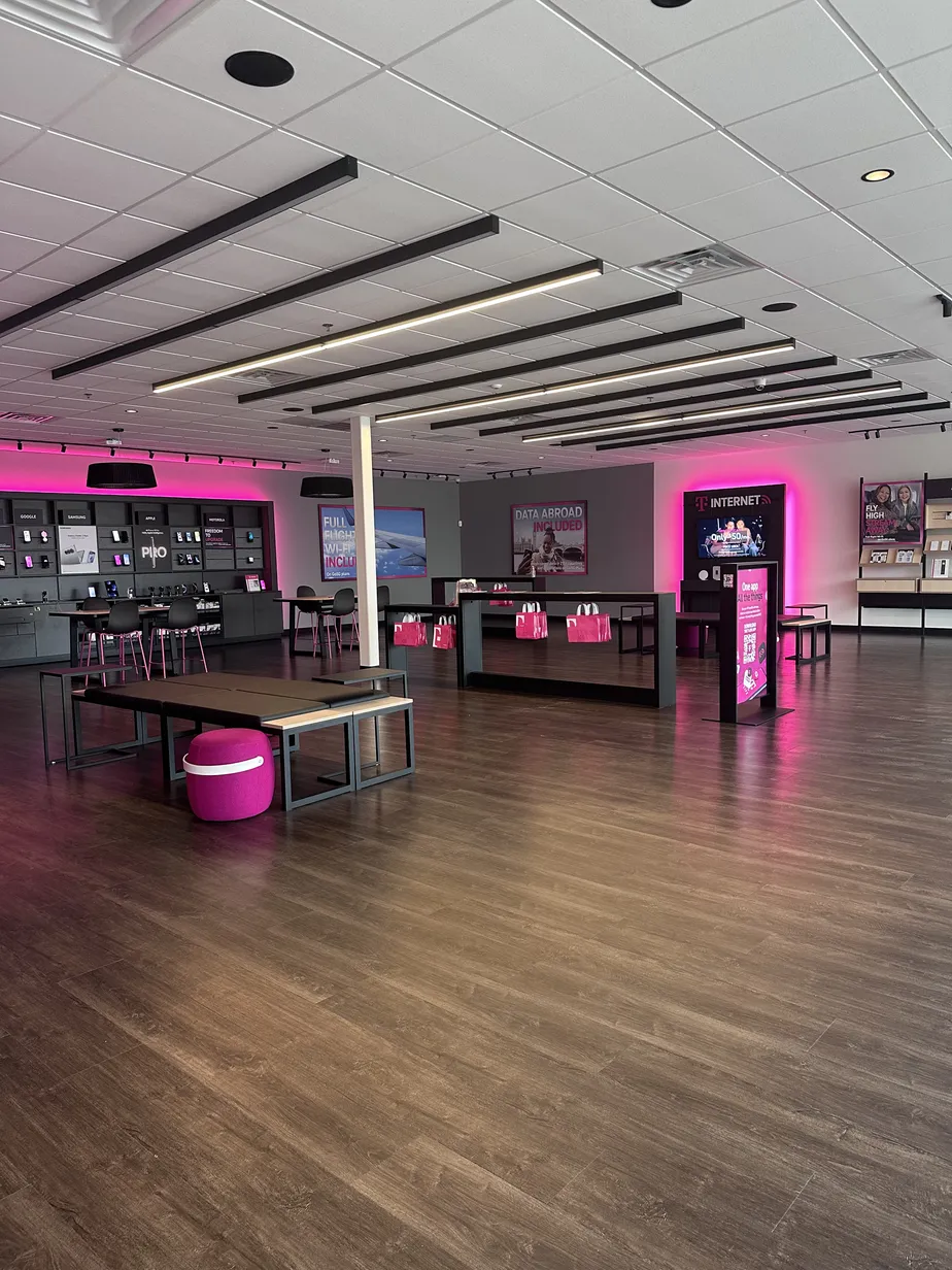  Interior photo of T-Mobile Store at Hwy 3089 & Thibaut Dr, Donaldsonville, LA 