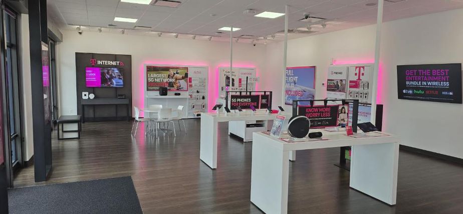 Interior photo of T-Mobile Store at BRdway Bluffs Dr & Trimble Rd, Columbia, MO