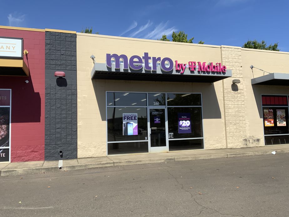 Metro by T-Mobile 700 NE Circle Blvd, - 700 NE Circle Blvd,
