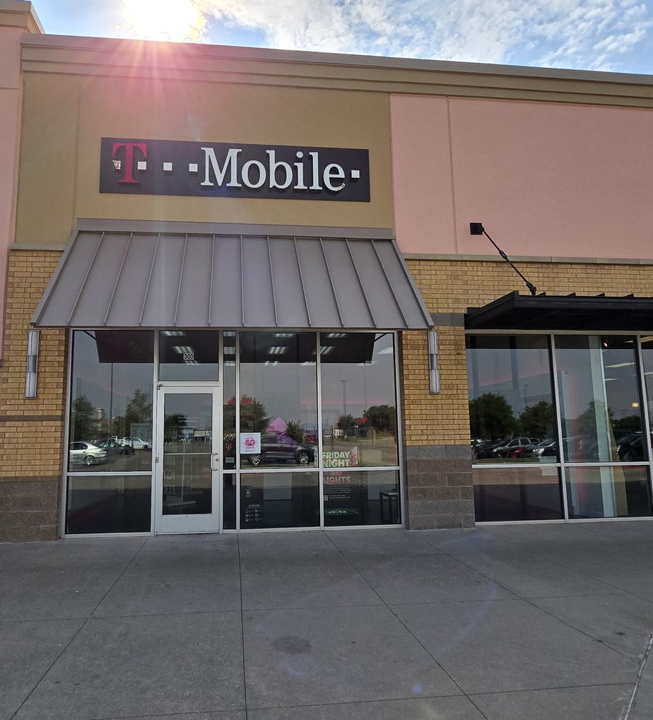 Exterior photo of T-Mobile Store at Market Place Blvd & I-40, Shawnee, OK