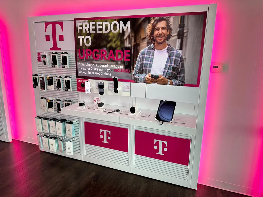  Interior photo of T-Mobile Store at Frontenac Dr & Menard Rd, Winona, MN 