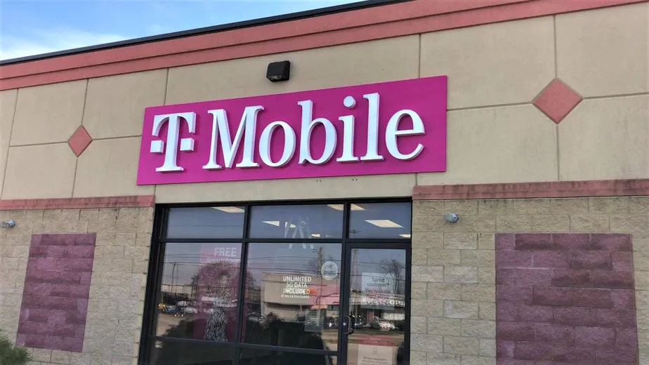 Exterior photo of T-Mobile store at W Market St & W Us Hwy 224, Tiffin, OH