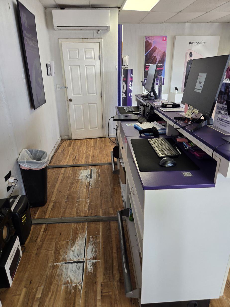 Metro by T-Mobile 12004 Socorro Rd - 12004 Socorro Rd 