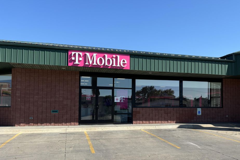 Exterior photo of T-Mobile Store at 1st Ave E & E 3rd St N, Newton, IA