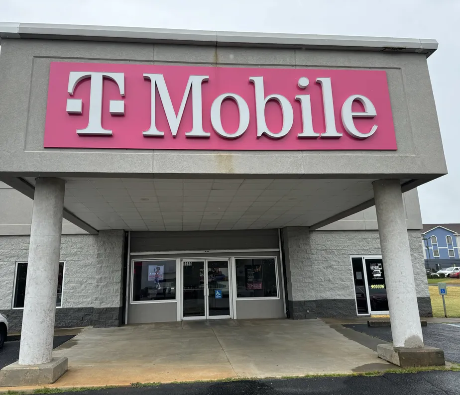  Exterior photo of T-Mobile Store at Cobbs Ford Rd & Sugar Exchange, Prattville, AL 