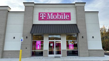 Exterior photo of T-Mobile Store at Springville Station, Springville, AL
