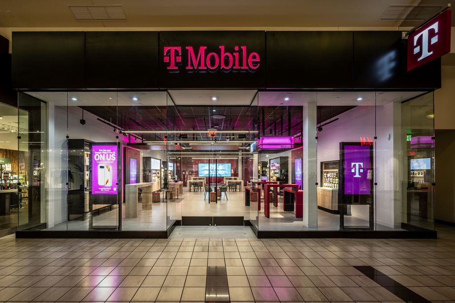 Exterior photo of T-Mobile Store at Alderwood Mall, Lynnwood, WA