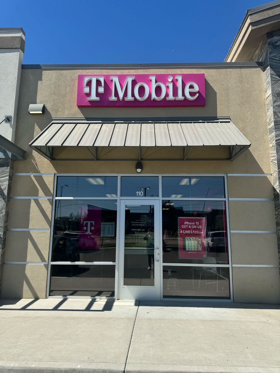 Exterior photo of T-Mobile Store at Linder Rd & Chinden Blvd, Meridian, ID