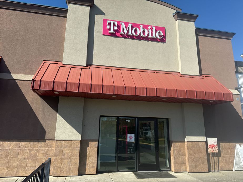 Exterior photo of T-Mobile Store at Palouse Mall, Moscow, ID