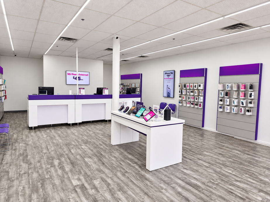 Metro by T-Mobile 4400 Fredericksburg Rd - 4400 Fredericksburg Rd 