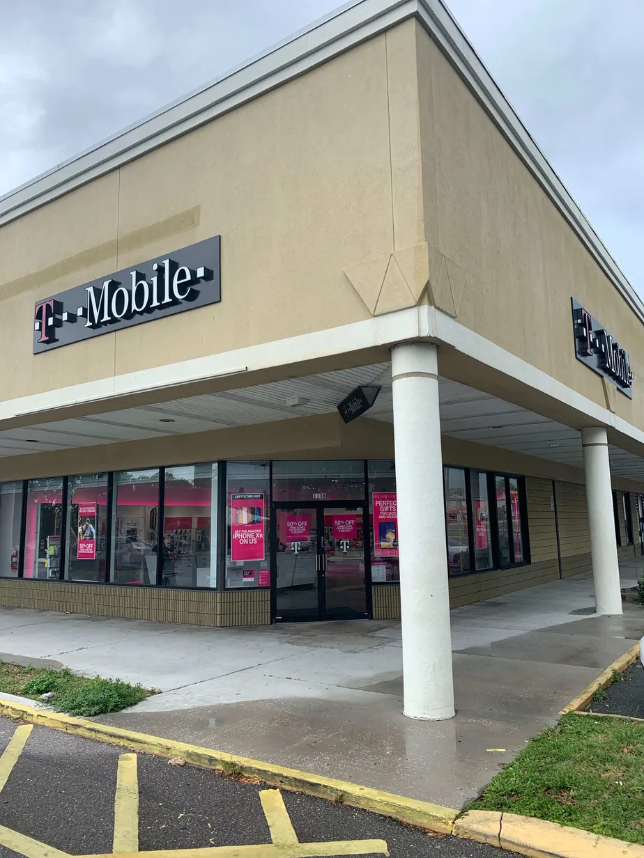 Exterior photo of T-Mobile store at E Hillsborough Ave & N 22nd St, Tampa, FL