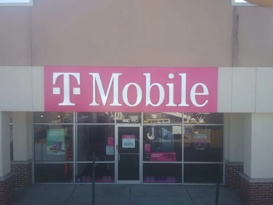 Exterior photo of T-Mobile store at W 29th St & N Broadway St, Pittsburg, KS