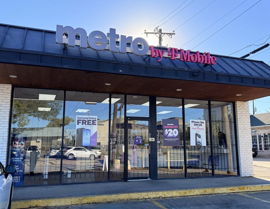 Metro by T-Mobile 4825 Ross Ave - 4825 Ross Ave 