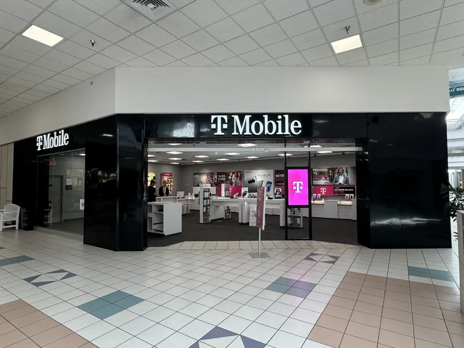  Exterior photo of T-Mobile Store at Logan Valley Mall, Altoona, PA 