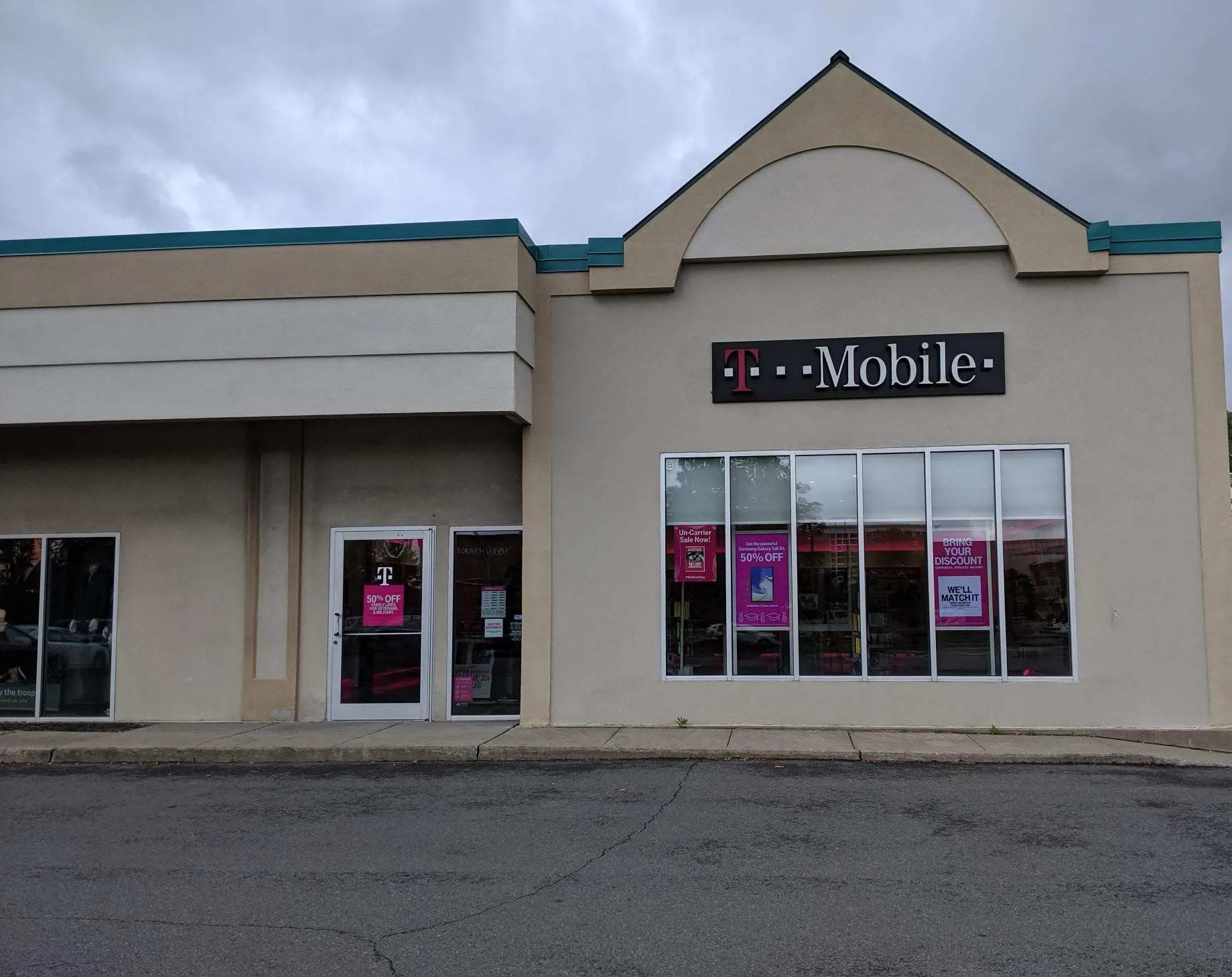 TMobile Wolf Rd Colonie Center Albany, NY