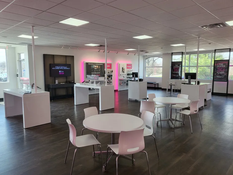 Interior photo of T-Mobile Store at N Bluff Dr & University Ave, Fulton, MO