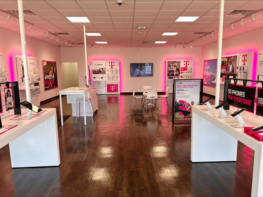 Interior photo of T-Mobile Store at 7th Ave SE & Centennial St S, Aberdeen, SD