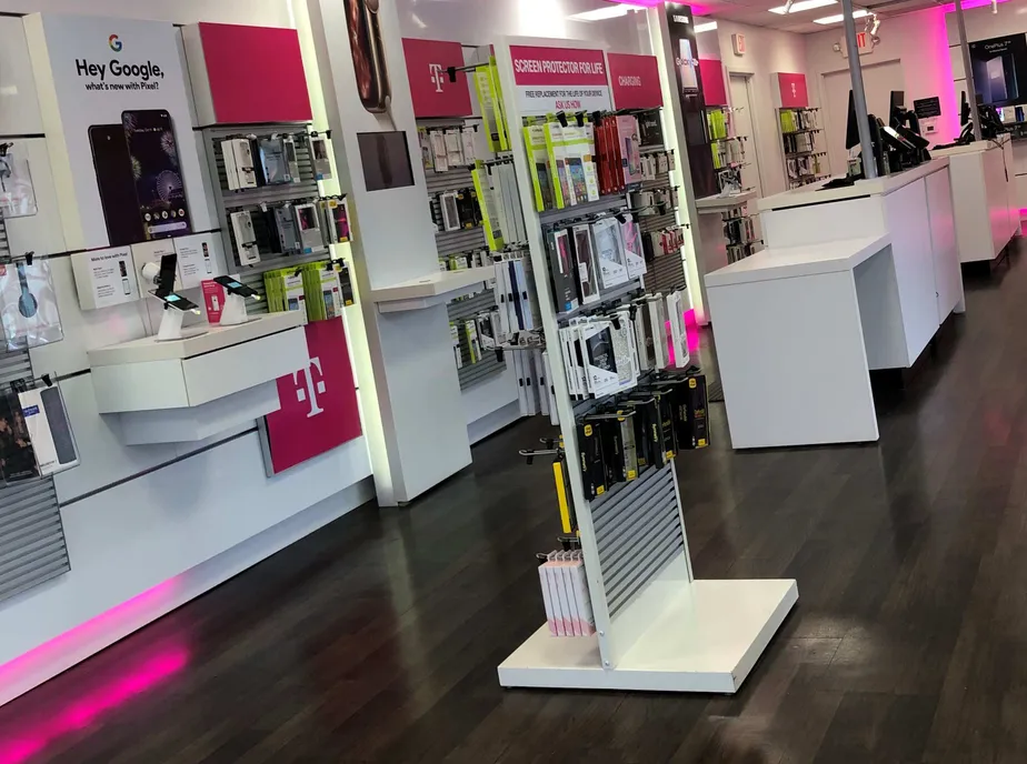 Foto del interior de la tienda T-Mobile en Central Ave & Franklin St, Jersey City, NJ