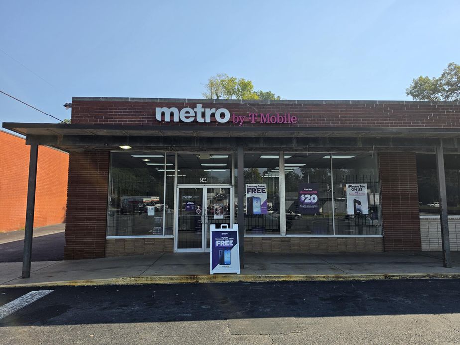Metro by T-Mobile 844 Pio Nono Ave - 844 Pio Nono Ave 