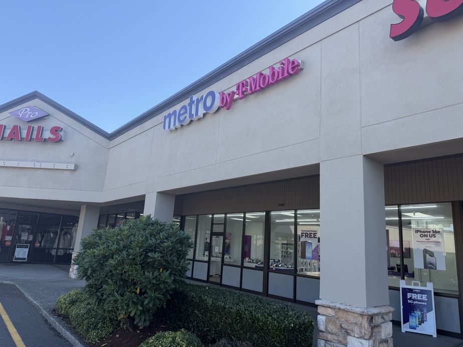 Metro by T-Mobile 3823 S Meridian - 3823 S Meridian 