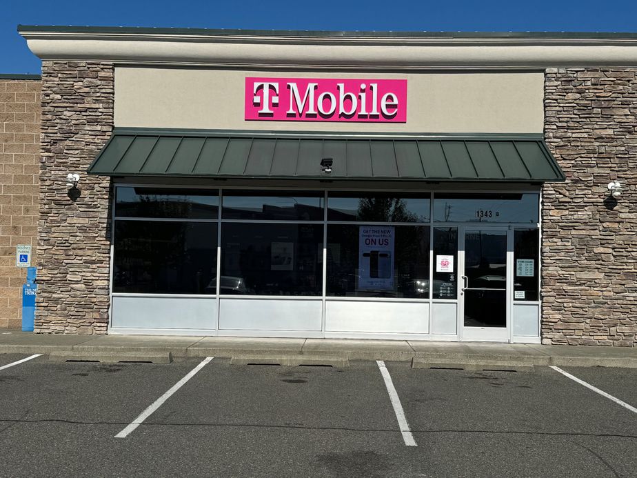 Exterior photo of T-Mobile Store at Garrett & Roosevelt, Enumclaw, WA