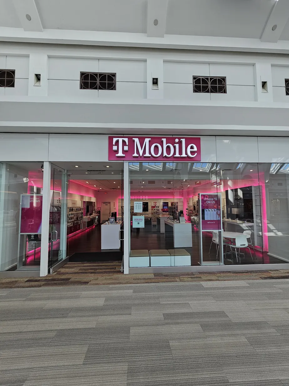  Exterior photo of T-Mobile Store at Menlo Park Mall, Edison, NJ 