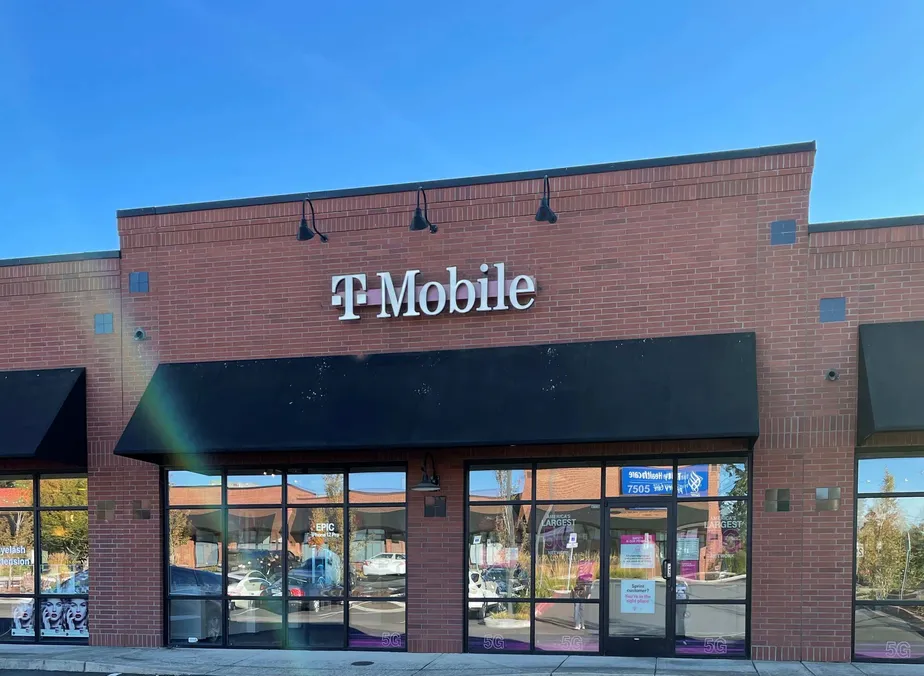  Exterior photo of T-Mobile store at Se Tualatin Valley Hwy & Se 75th Ave, Hillsboro, OR 