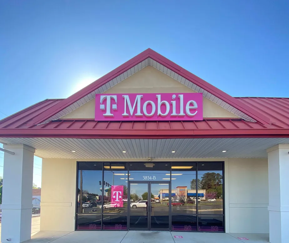 Exterior photo of T-Mobile store at Central Ave & Cornerstone Blvd, Hot Springs, AR