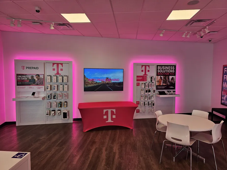  Interior photo of T-Mobile Store at Main & Radio, Durant, OK 