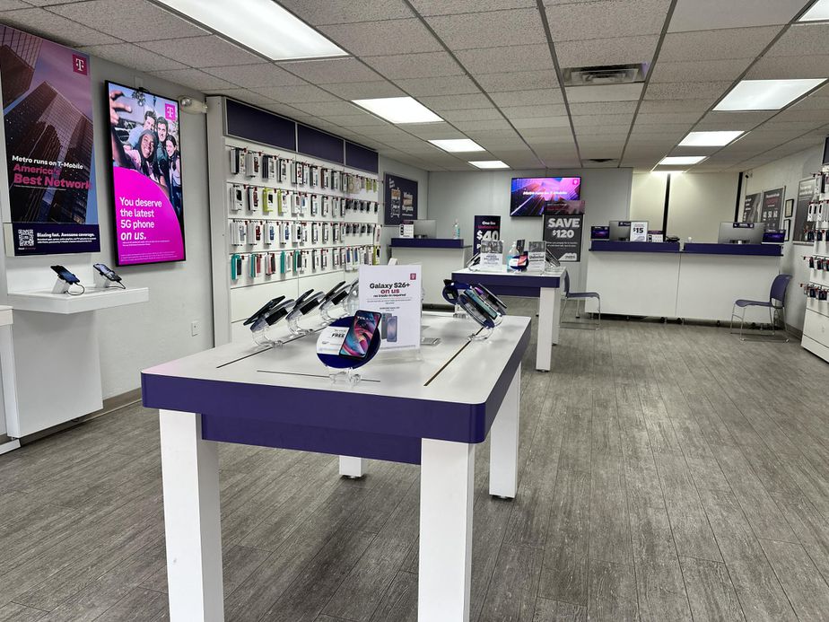Metro by T-Mobile 1927 W Owen K Garriott Rd - 1927 W Owen K Garriott Rd 