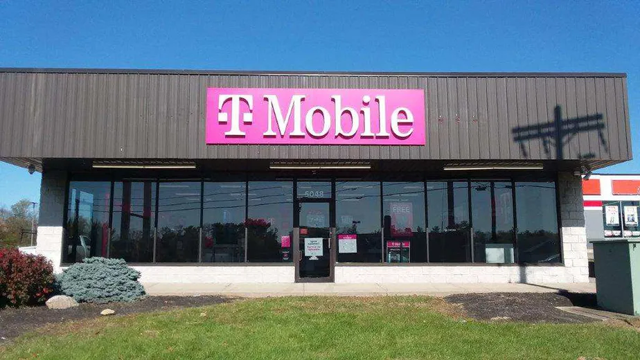 Exterior photo of T-Mobile store at Delhi Rd & Delhi Park Dr, Cincinnati, OH